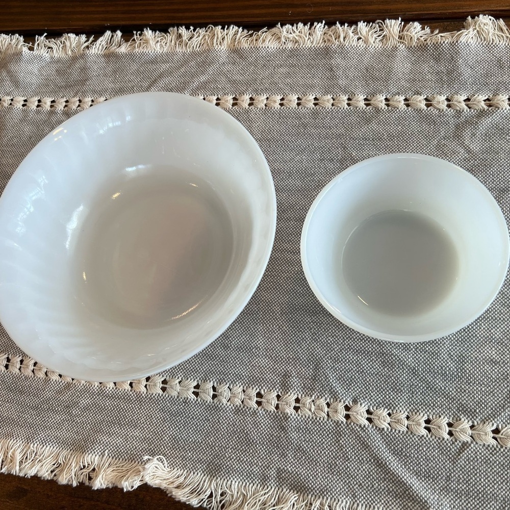 Pyrex Fire King bowl set, white, EUC, see photos.